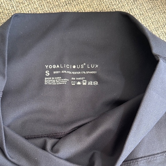 Yogalicious High-Waisted Gray Leggings - Picture 3 of 5